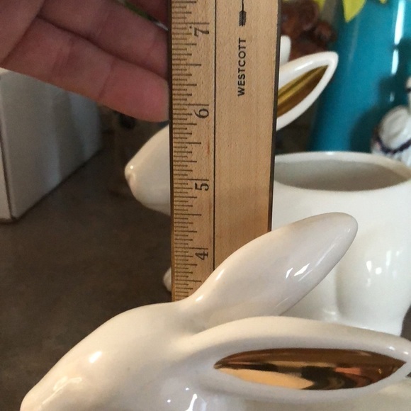 Pair of white bunnies on is candy dish - Picture 8 of 9